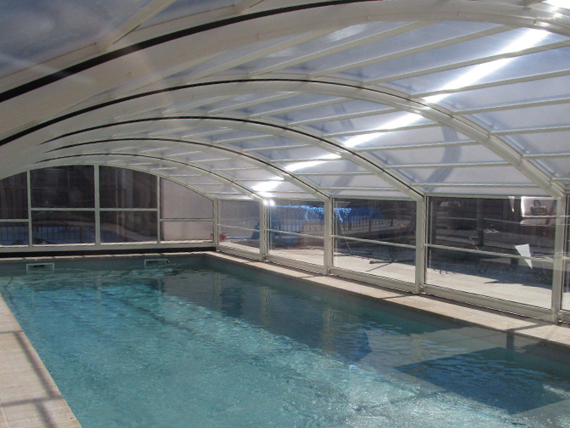 abri pour piscine mi haut motorisé