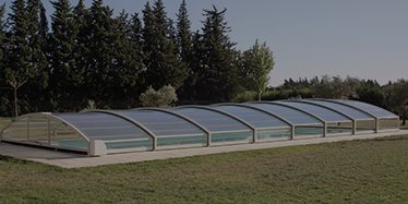 abri de piscine sans rail motorisé