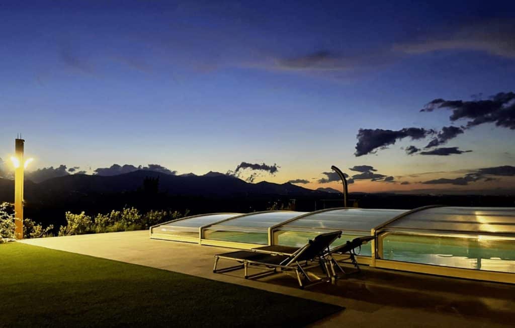 abri de piscine bas