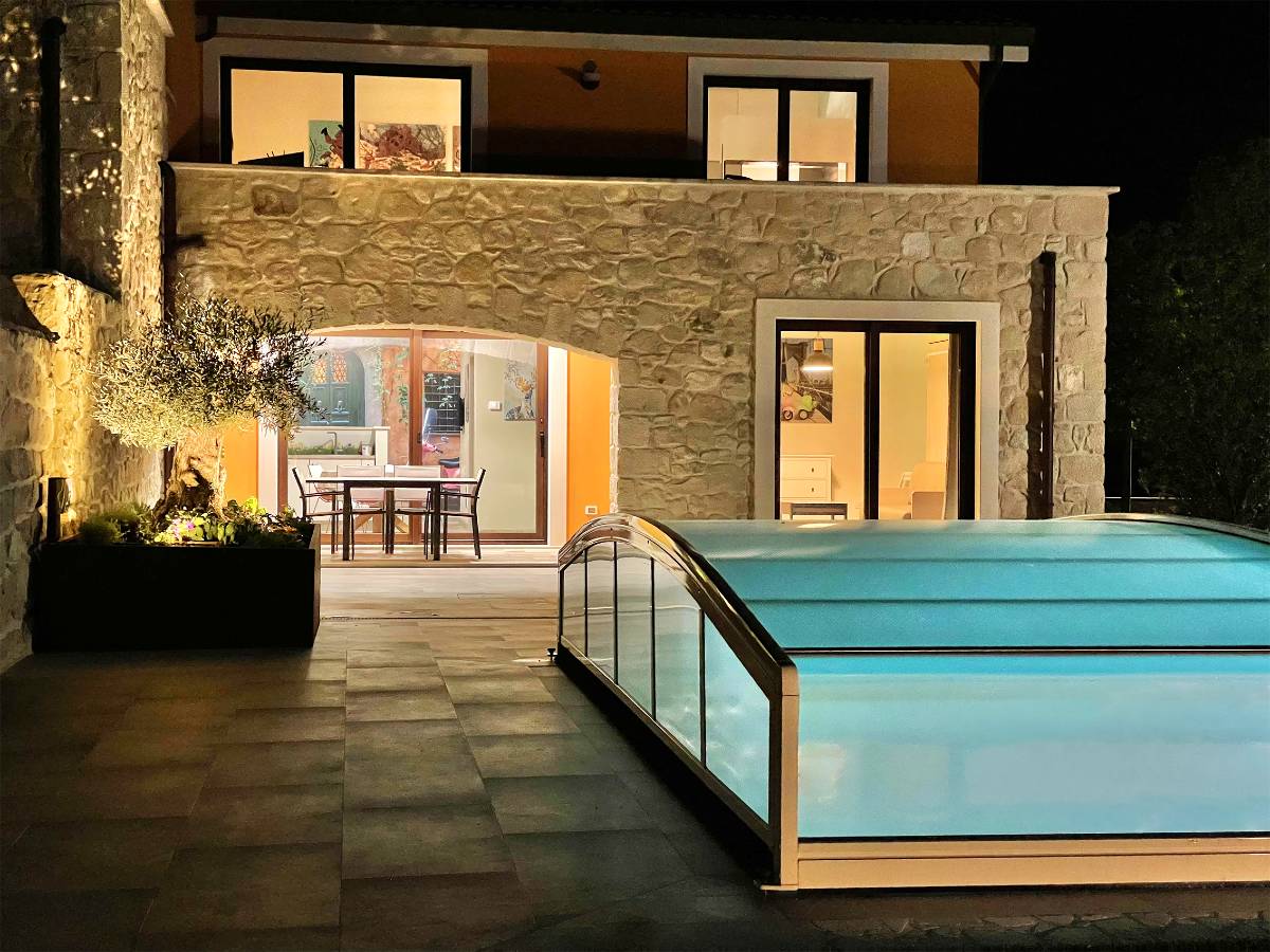 Abri piscine bas motorisé Carat