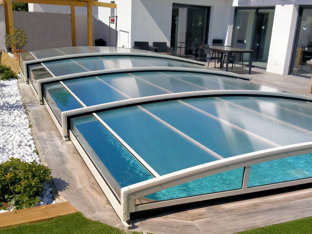 abri-piscine-moderne-Ambre-blanc