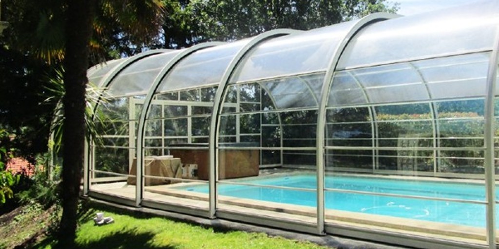 Abri de piscine ou volet roulant